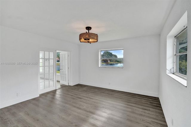 5810 NW 81st Ave, Tamarac, FL 33321