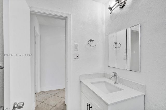 5810 NW 81st Ave, Tamarac, FL 33321