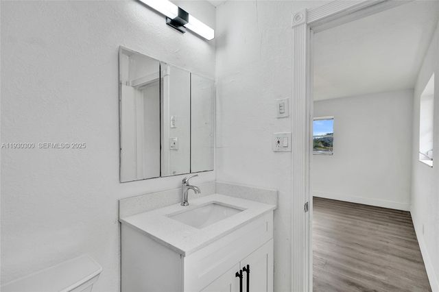 5810 NW 81st Ave, Tamarac, FL 33321