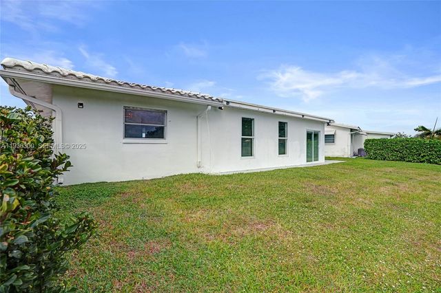 5810 NW 81st Ave, Tamarac, FL 33321
