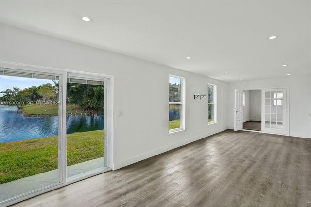 5810 NW 81st Ave, Tamarac, FL 33321