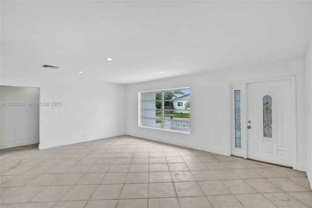 5810 NW 81st Ave, Tamarac, FL 33321