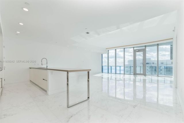 17475 Collins Avenue 2003, Sunny Isles Beach, FL 33160