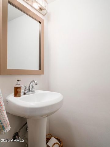 4001 E Campbell Avenue, Phoenix, AZ 85018