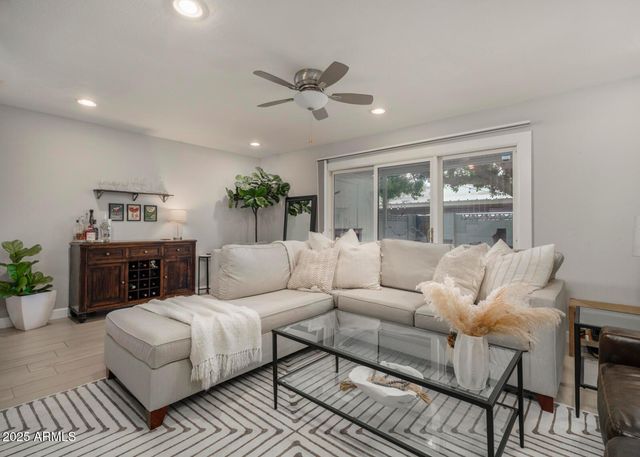 4001 E Campbell Avenue, Phoenix, AZ 85018