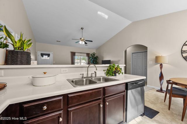 102 Lilac Lane, Richlands, NC 28574