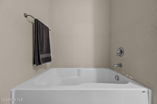 102 Lilac Lane, Richlands, NC 28574