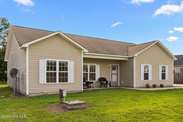 102 Lilac Lane, Richlands, NC 28574