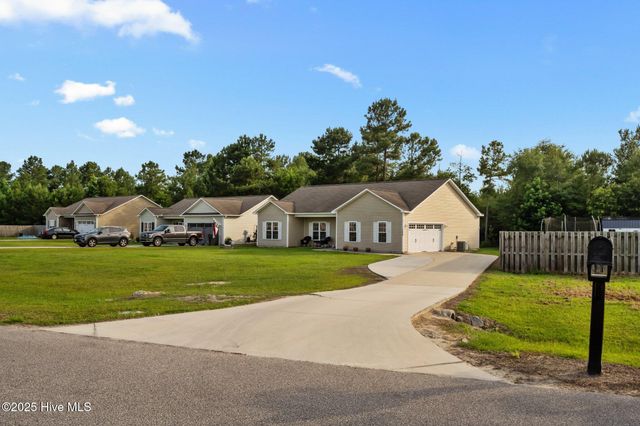 102 Lilac Lane, Richlands, NC 28574