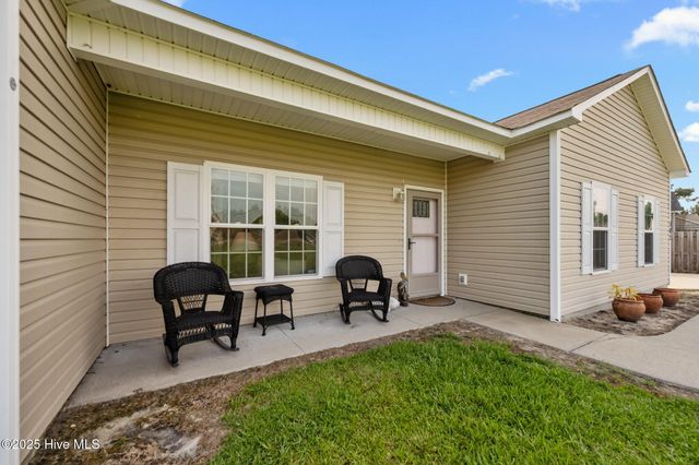 102 Lilac Lane, Richlands, NC 28574