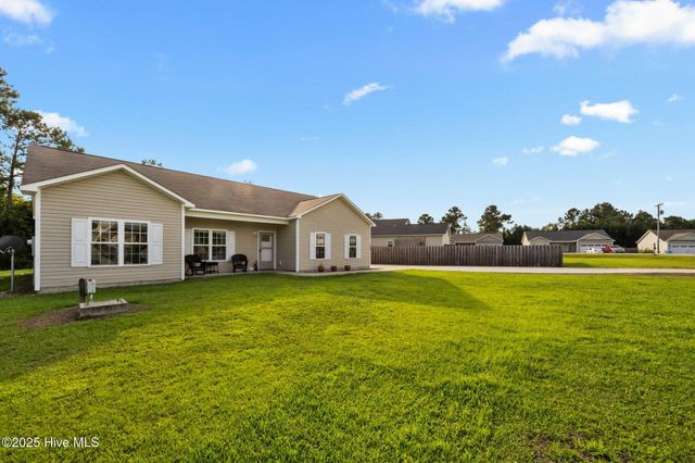 102 Lilac Lane, Richlands, NC 28574