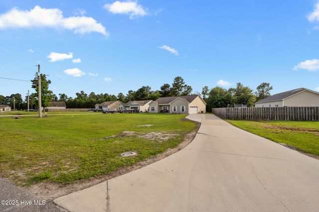 102 Lilac Lane, Richlands, NC 28574