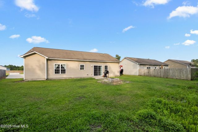 102 Lilac Lane, Richlands, NC 28574
