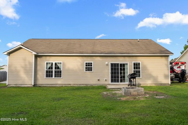 102 Lilac Lane, Richlands, NC 28574