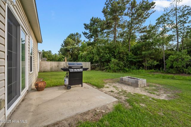 102 Lilac Lane, Richlands, NC 28574