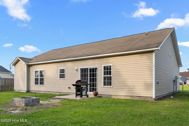 102 Lilac Lane, Richlands, NC 28574