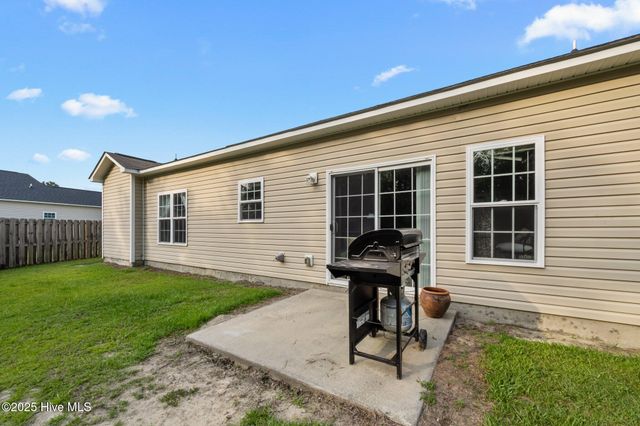 102 Lilac Lane, Richlands, NC 28574