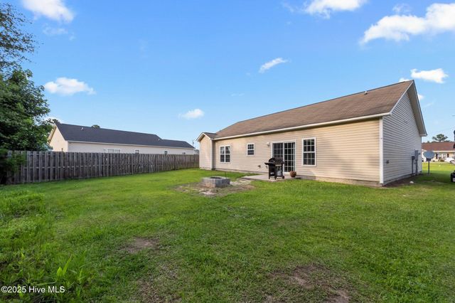 102 Lilac Lane, Richlands, NC 28574