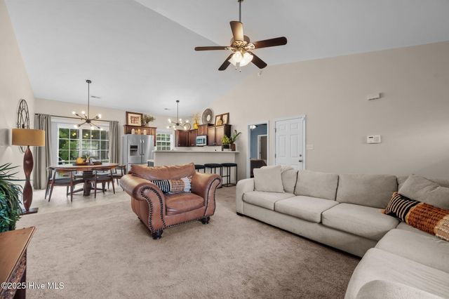 102 Lilac Lane, Richlands, NC 28574