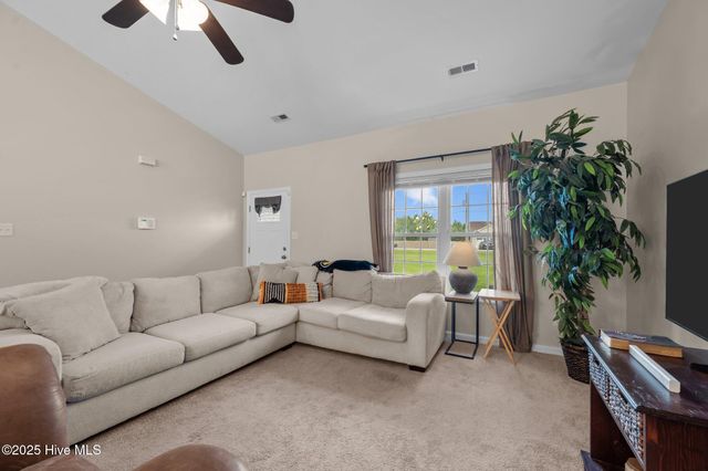 102 Lilac Lane, Richlands, NC 28574