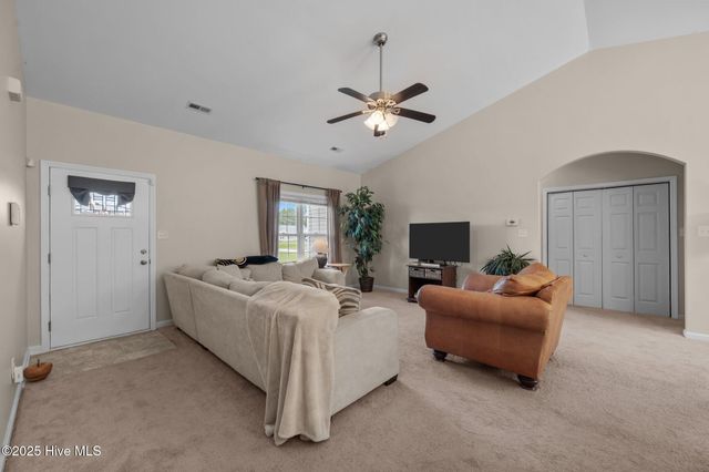 102 Lilac Lane, Richlands, NC 28574