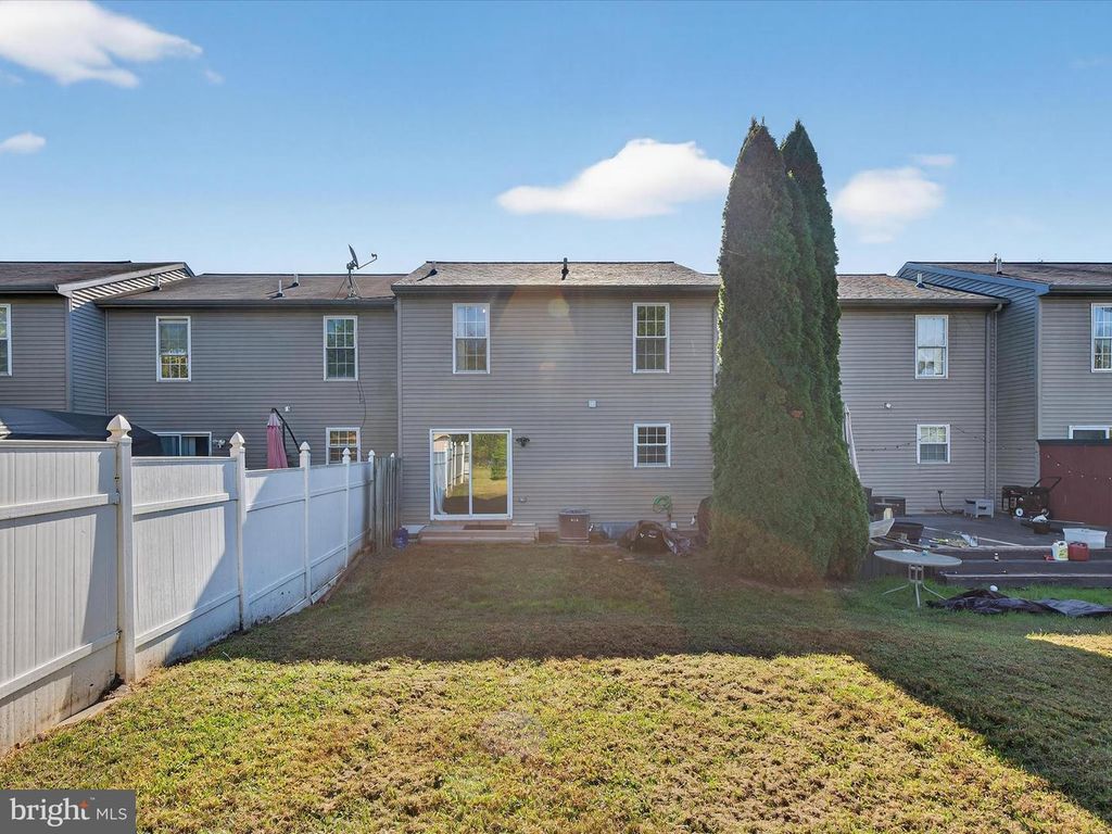 Image 24 of property listing at 884 STERLING PL, Lancaster, PA 17603