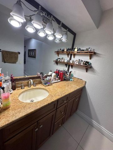 8 ELTON Place, Boynton Beach, FL 33426