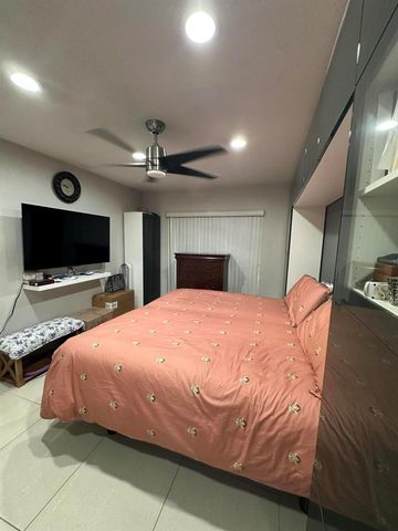 8 ELTON Place, Boynton Beach, FL 33426