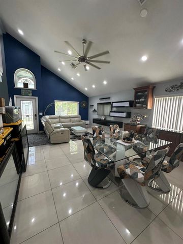 8 ELTON Place, Boynton Beach, FL 33426