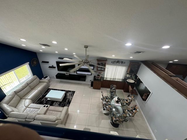 8 ELTON Place, Boynton Beach, FL 33426