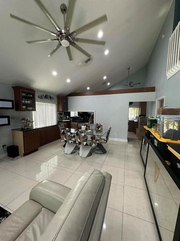 8 ELTON Place, Boynton Beach, FL 33426