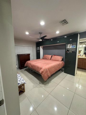 8 ELTON Place, Boynton Beach, FL 33426