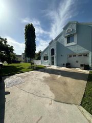 8 ELTON Place, Boynton Beach, FL 33426