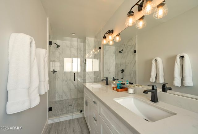 3802 E HEATHERBRAE Drive, Phoenix, AZ 85018