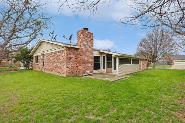 804 Forest Glen Drive, Bedford, TX 76021