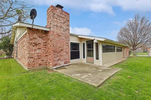 804 Forest Glen Drive, Bedford, TX 76021