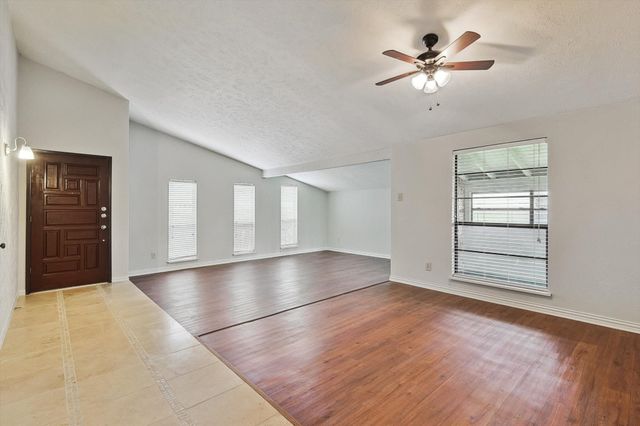 804 Forest Glen Drive, Bedford, TX 76021