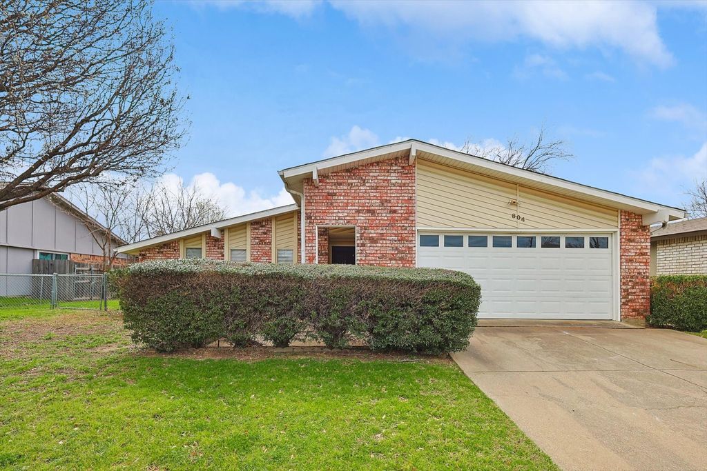 804 Forest Glen Drive, Bedford, TX 76021