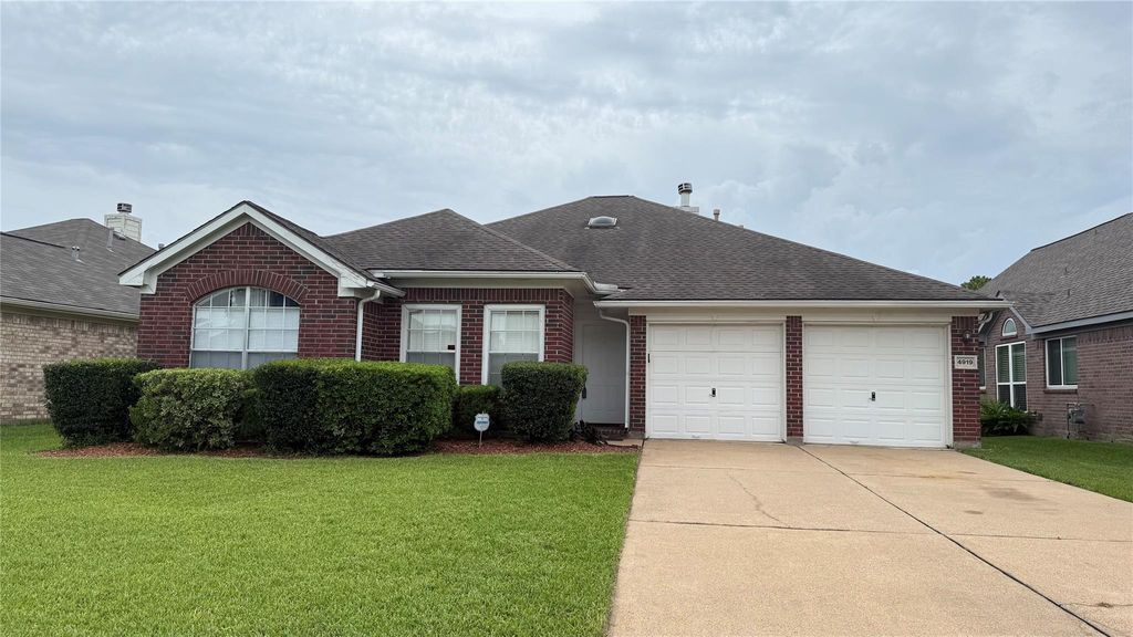 4919 Lochman Lane, Pearland, TX 77584