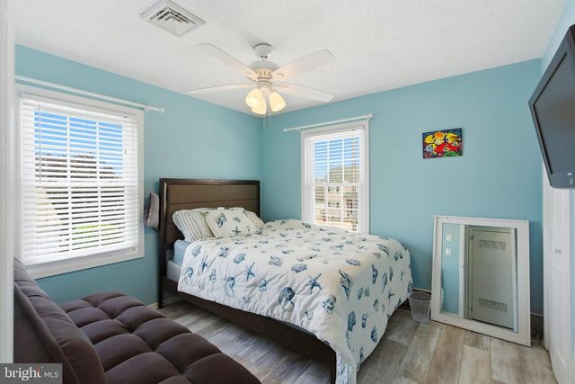 77 WINDJAMMER CT, Bayville, NJ 08721