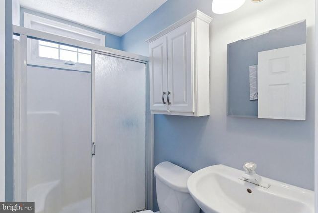 77 WINDJAMMER CT, Bayville, NJ 08721
