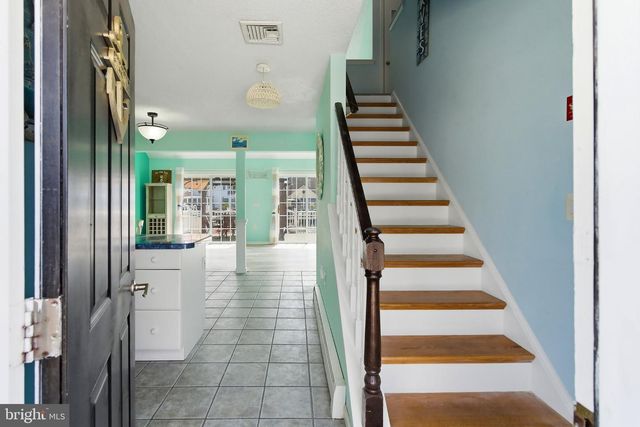 77 WINDJAMMER CT, Bayville, NJ 08721