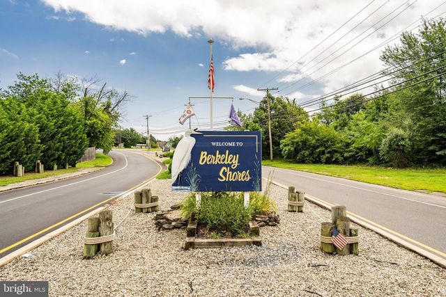 77 WINDJAMMER CT, Bayville, NJ 08721