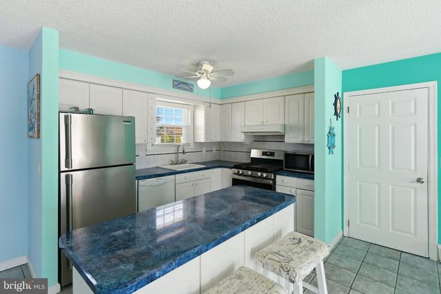 77 WINDJAMMER CT, Bayville, NJ 08721