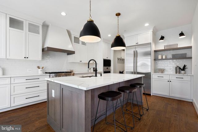 8204 HAMPDEN LN, Bethesda, MD 20817