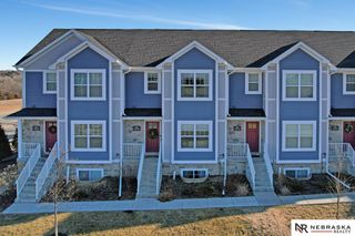 7008 Kentwell Lane, Lincoln, NE 68516