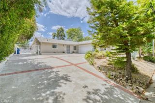 20516 Clark Street, Woodland Hills, CA 91367