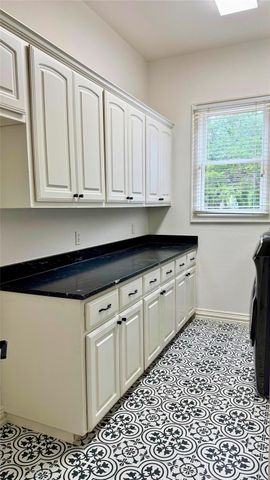 8513 Chalk Knoll DR, Austin, TX 78735