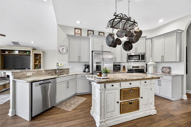 3904 S NINE DRIVE, Valrico, FL 33596