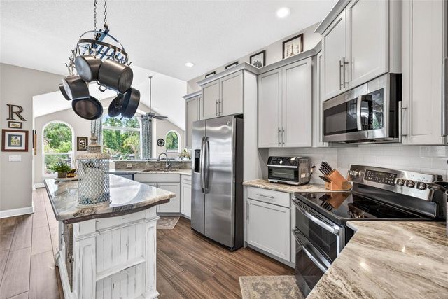 3904 S NINE DRIVE, Valrico, FL 33596